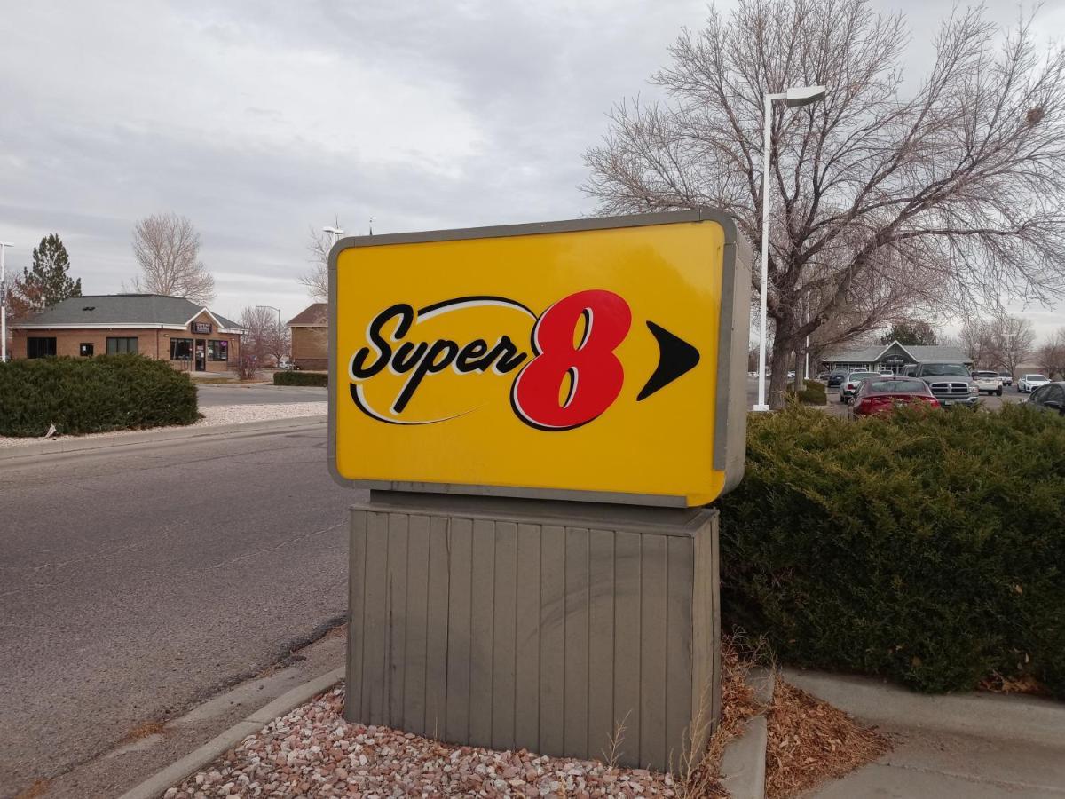 Super 8 By Wyndham Windsor Hotel Buitenkant foto