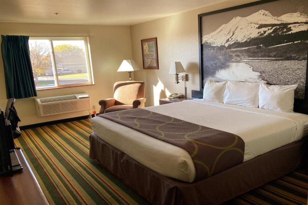 Super 8 By Wyndham Windsor Hotel Buitenkant foto