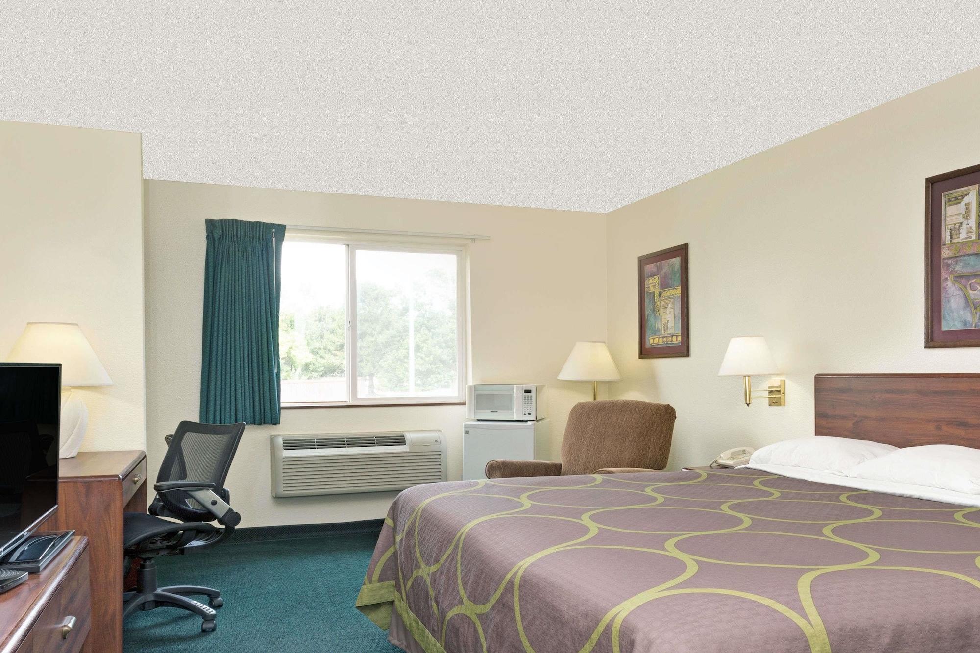 Super 8 By Wyndham Windsor Hotel Buitenkant foto