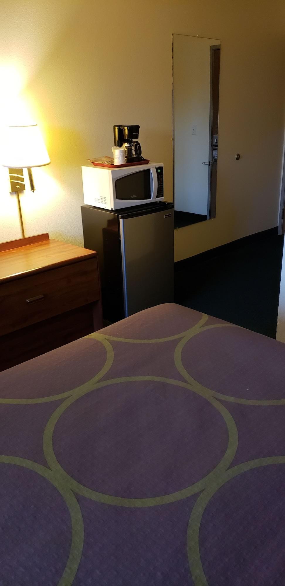 Super 8 By Wyndham Windsor Hotel Buitenkant foto
