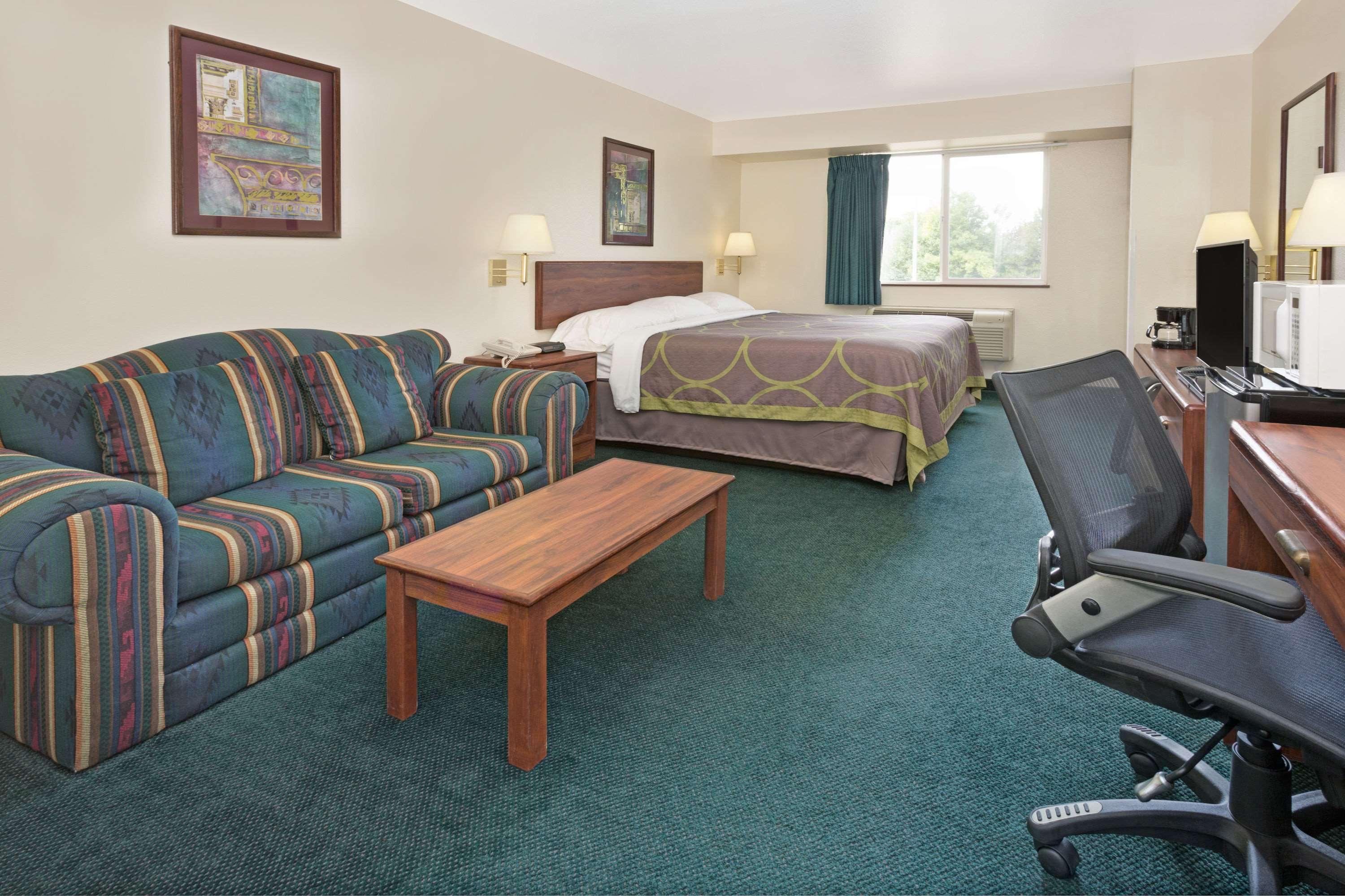 Super 8 By Wyndham Windsor Hotel Buitenkant foto