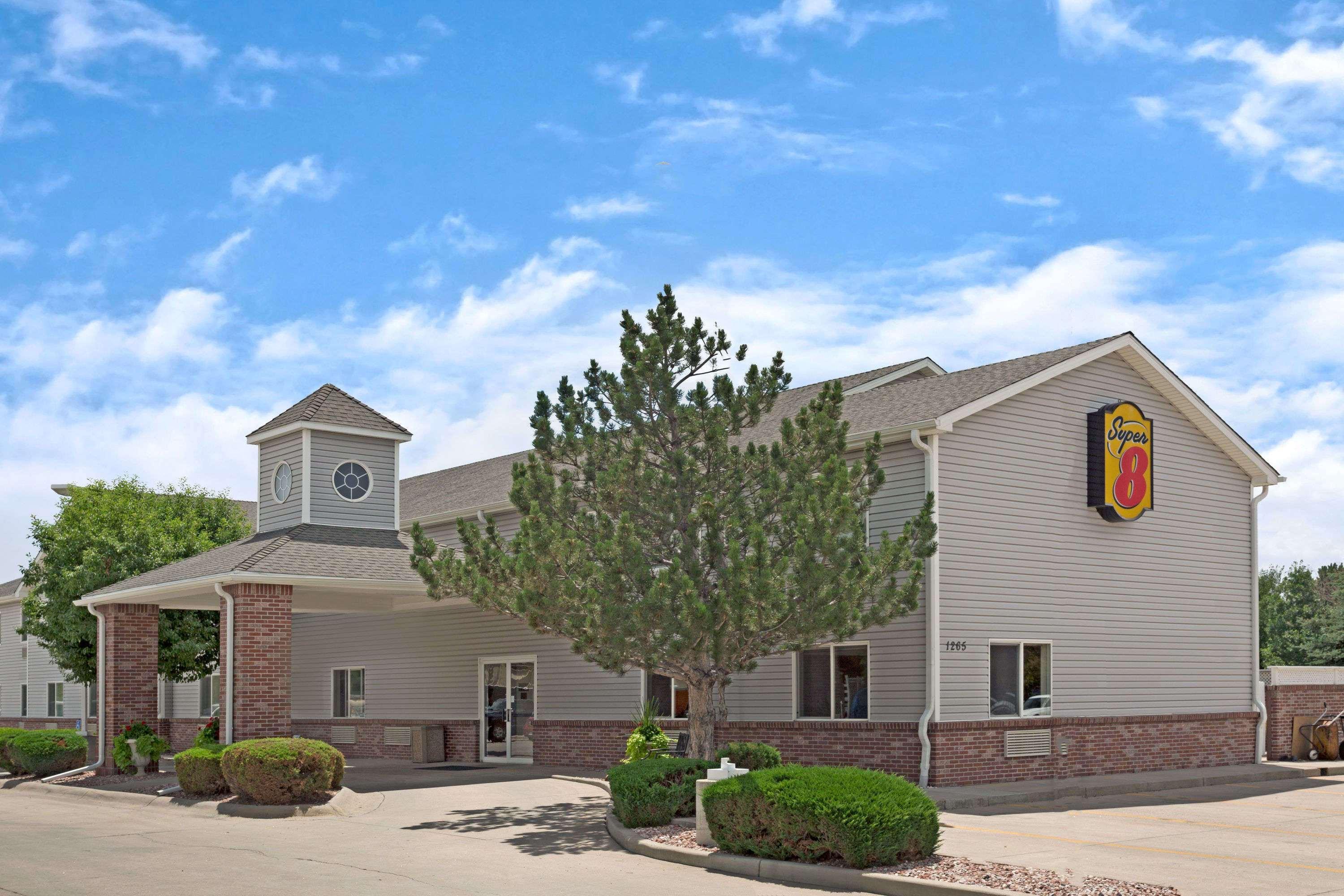 Super 8 By Wyndham Windsor Hotel Buitenkant foto